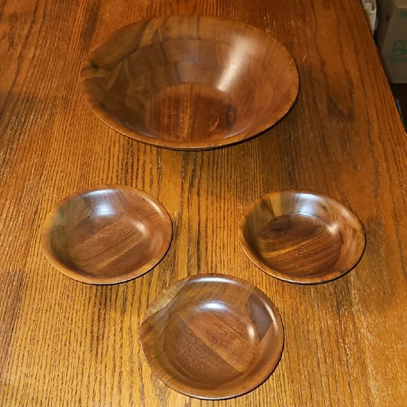 Vintage Salad Bowls - Picture 2 of 10